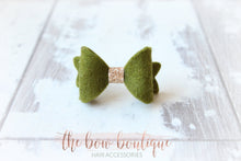 Load image into Gallery viewer, Mini baby felt gold centre bows ( 25 Colours )