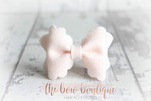 Load image into Gallery viewer, Small luxury scalloped felt bows (23 Colours)