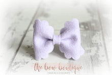 Load image into Gallery viewer, Small luxury scalloped felt bows (23 Colours)