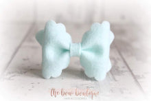 Load image into Gallery viewer, Small luxury scalloped felt bows (23 Colours)