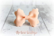Load image into Gallery viewer, Small luxury scalloped felt bows (23 Colours)
