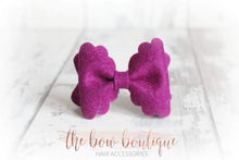 Load image into Gallery viewer, Small luxury scalloped felt bows (23 Colours)