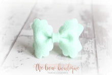 Load image into Gallery viewer, Small luxury scalloped felt bows (23 Colours)