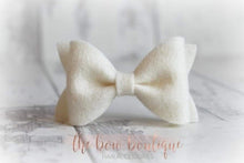 Load image into Gallery viewer, Small luxury felt bows (25 Colours)