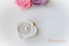 Load image into Gallery viewer, Large felt flower clips with pearl (26 Colours)