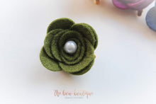 Load image into Gallery viewer, Large felt flower clips with pearl (26 Colours)