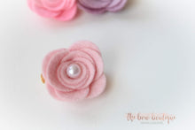 Load image into Gallery viewer, Large felt flower clips with pearl (26 Colours)