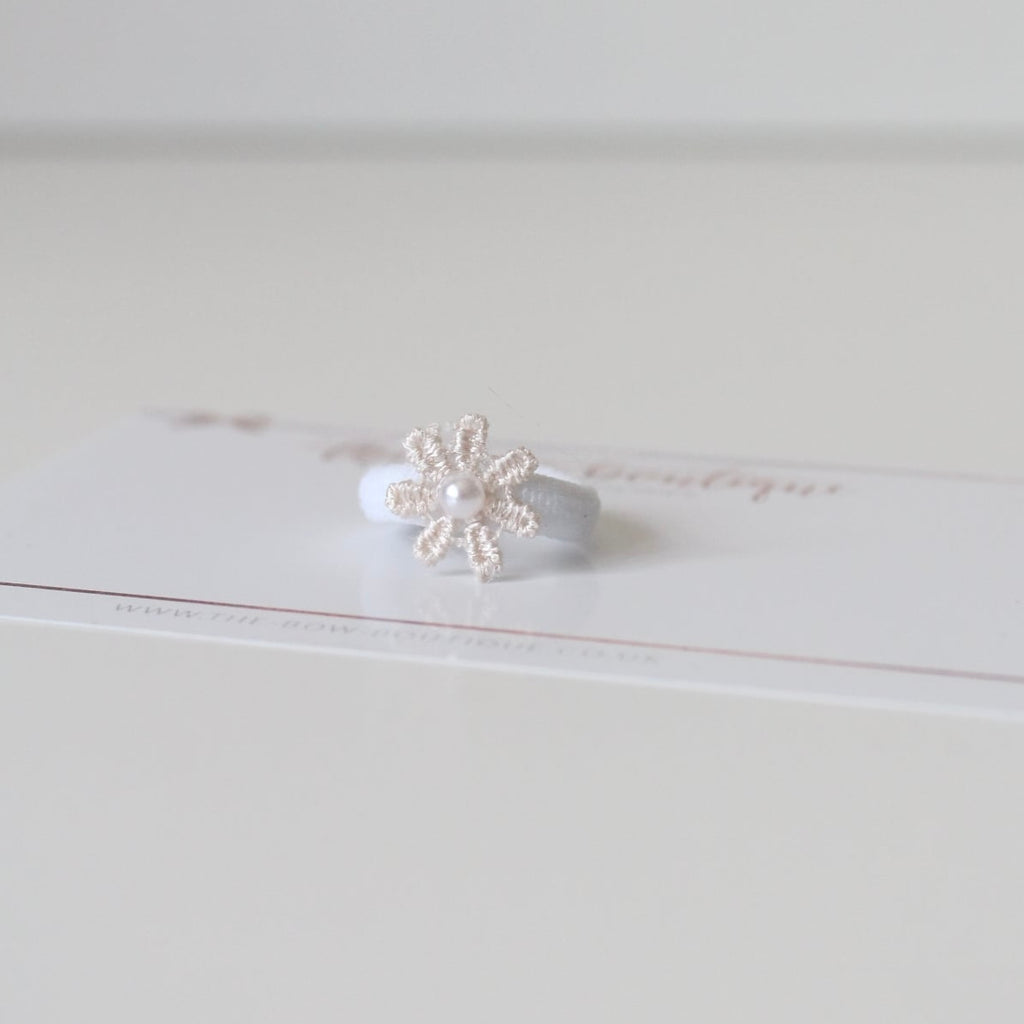 My first delicate bobbles | 2 colours