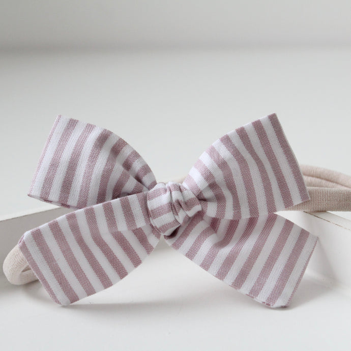 Dusky stripe bows