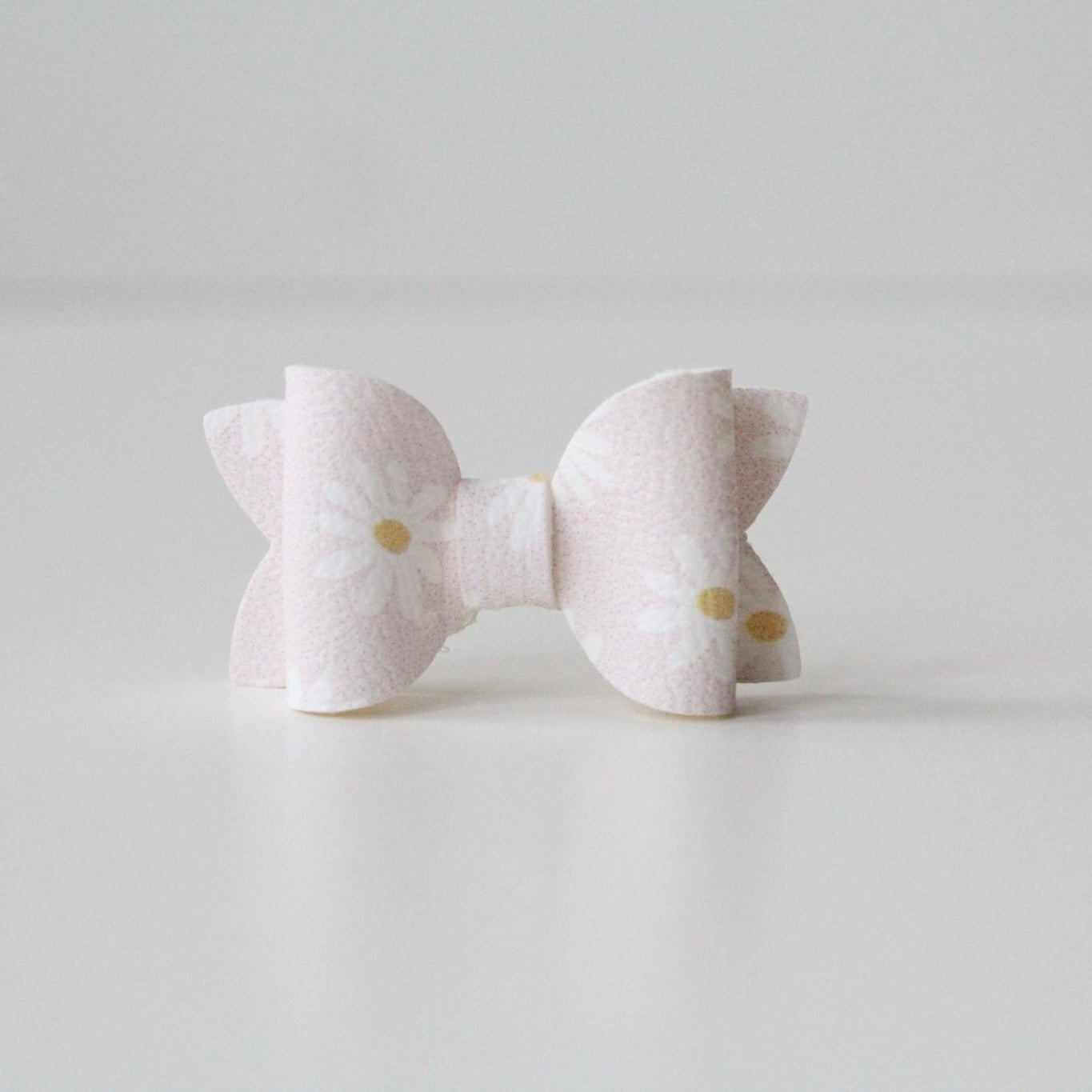 Soft pink daisy petite deluxe bows