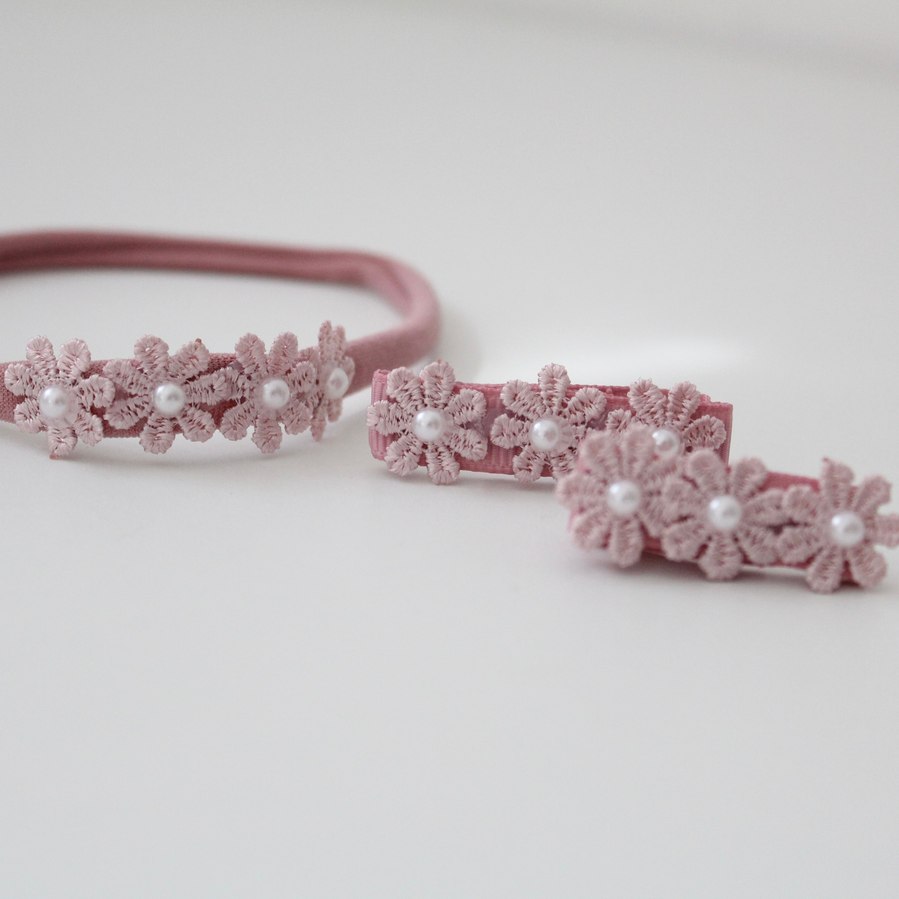 Delicate dusky pink daisy & pearl  flowers | Clip or headband
