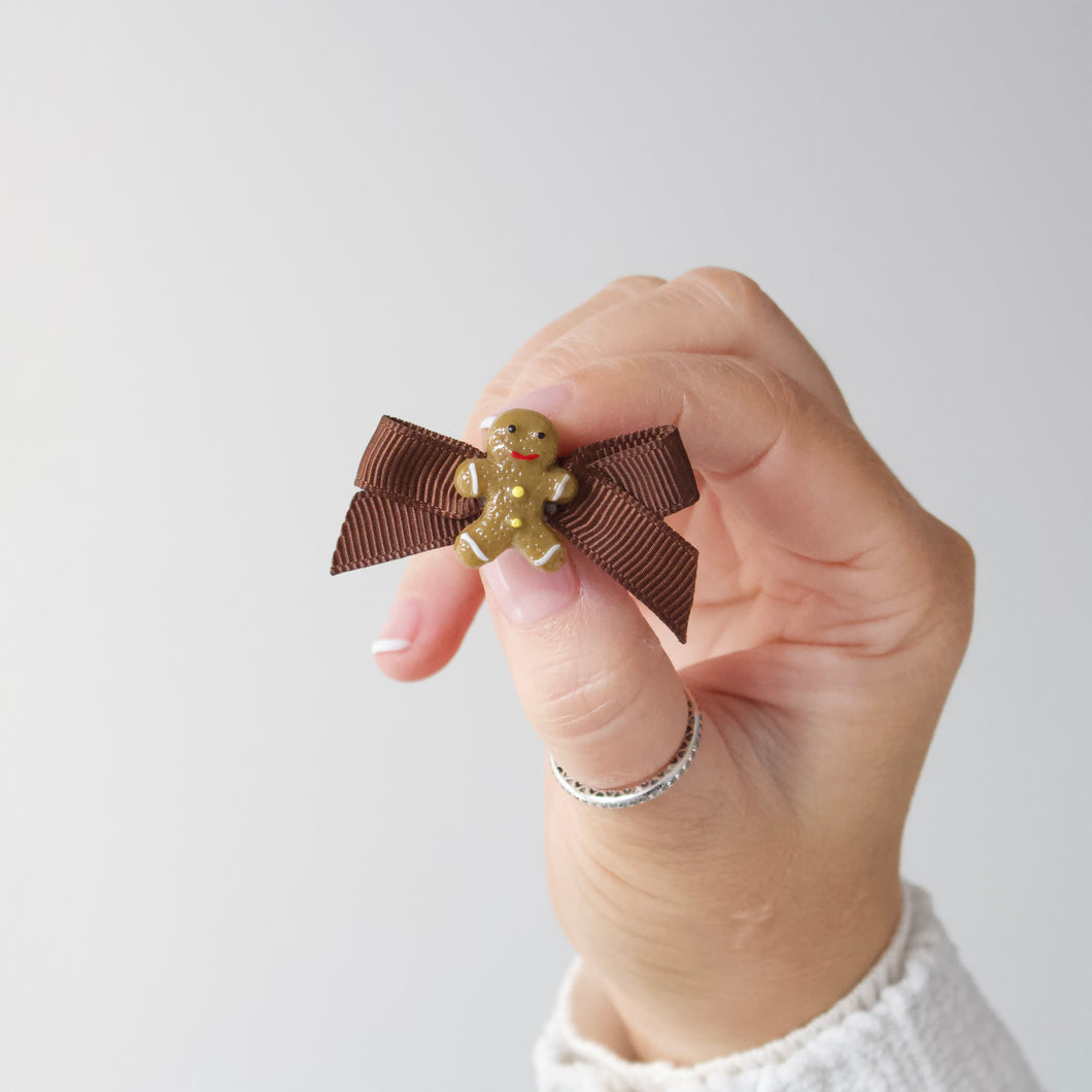 Brown ribbon gingerbread man bows