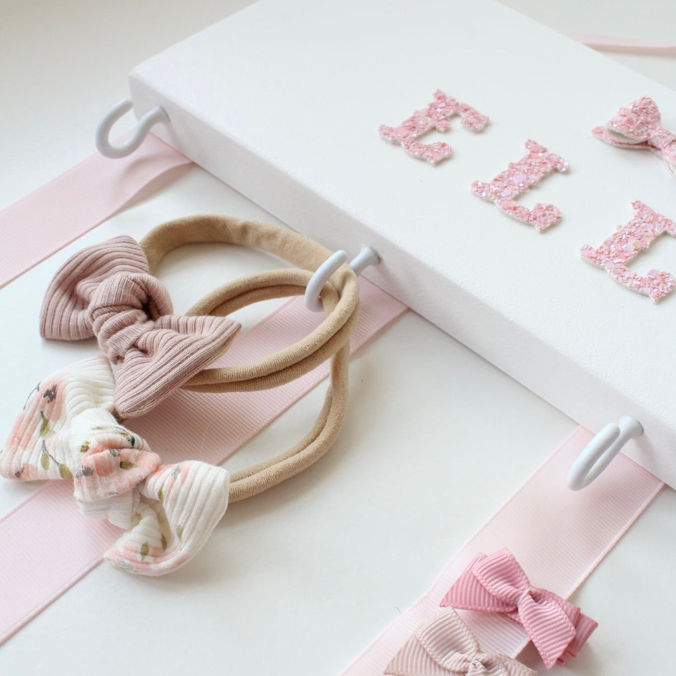 Personalised bow holder - White
