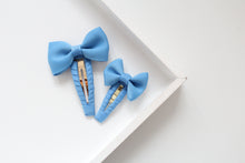 Load image into Gallery viewer, Pinch bow snappy clips - 2 sizes - 32 colours