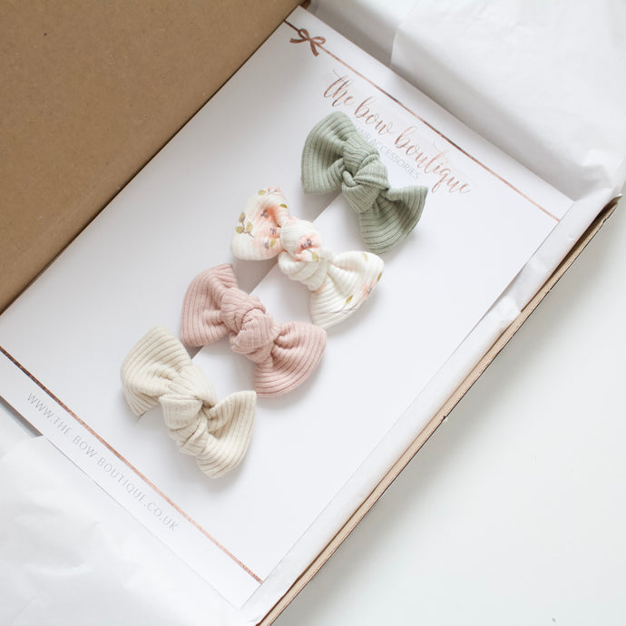The soft floral jersey clip set