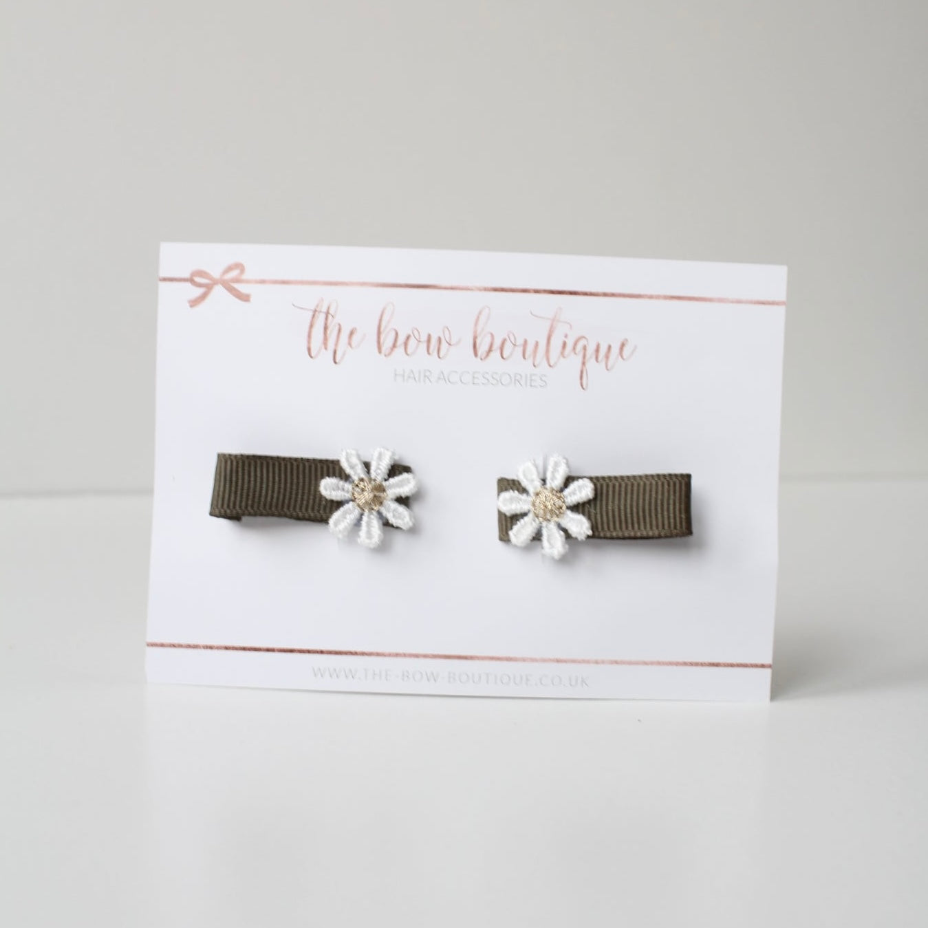 My first pigtail clip set | Olive delicate daisy