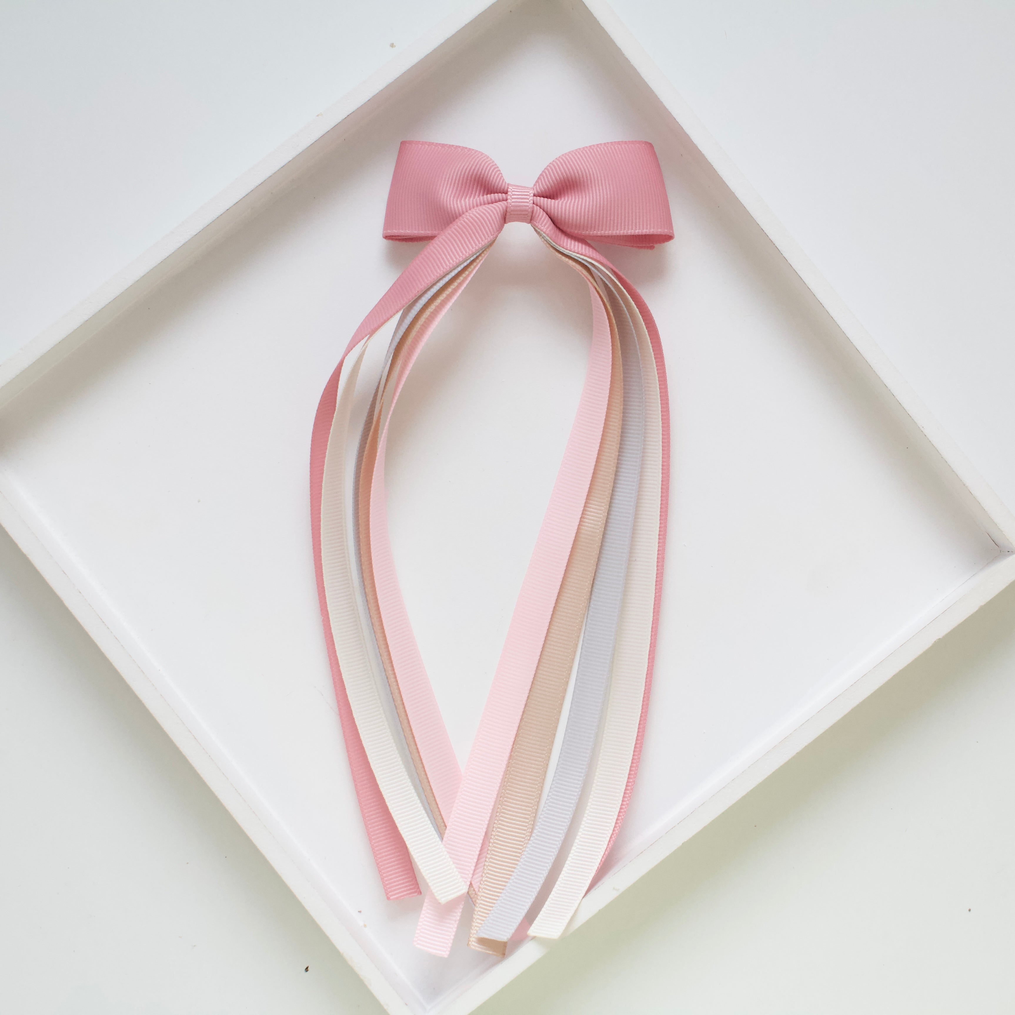 Neutral tail pinch ribbon bow | 2 sizes