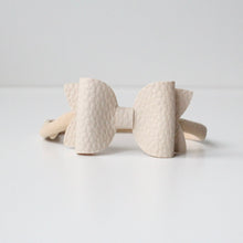 Load image into Gallery viewer, Nude leather look bows