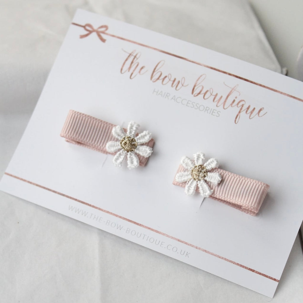 My first pigtail clip set | Light dusky delicate daisy