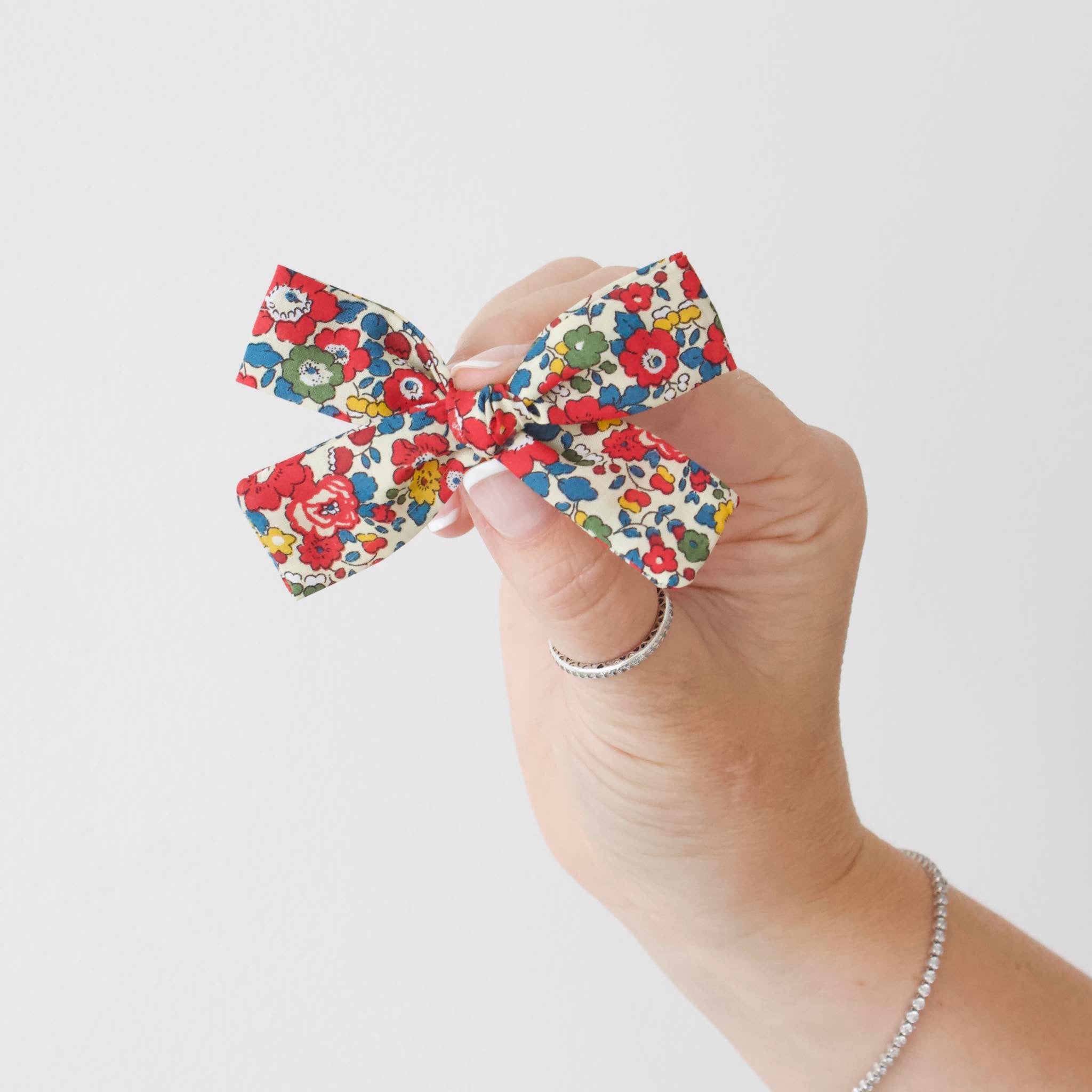 Hazel | Timeless bow | Clip, headband or bobble