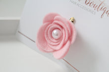 Load image into Gallery viewer, Pink flower clip with pearl