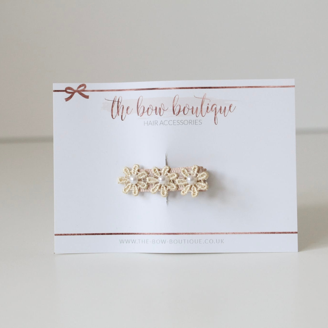 Delicate soft beige daisy & pearl  flowers | Clip or headband