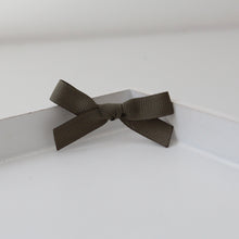 Load image into Gallery viewer, Hand tied ribbon bow clips - 42 Colours