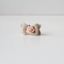 Load image into Gallery viewer, Petite felt flower bows