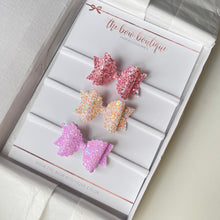 Load image into Gallery viewer, Small scalloped glitter bows set of 3