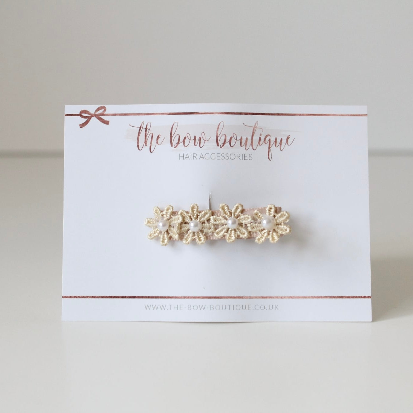 Delicate soft beige daisy & pearl  flowers | Clip or headband