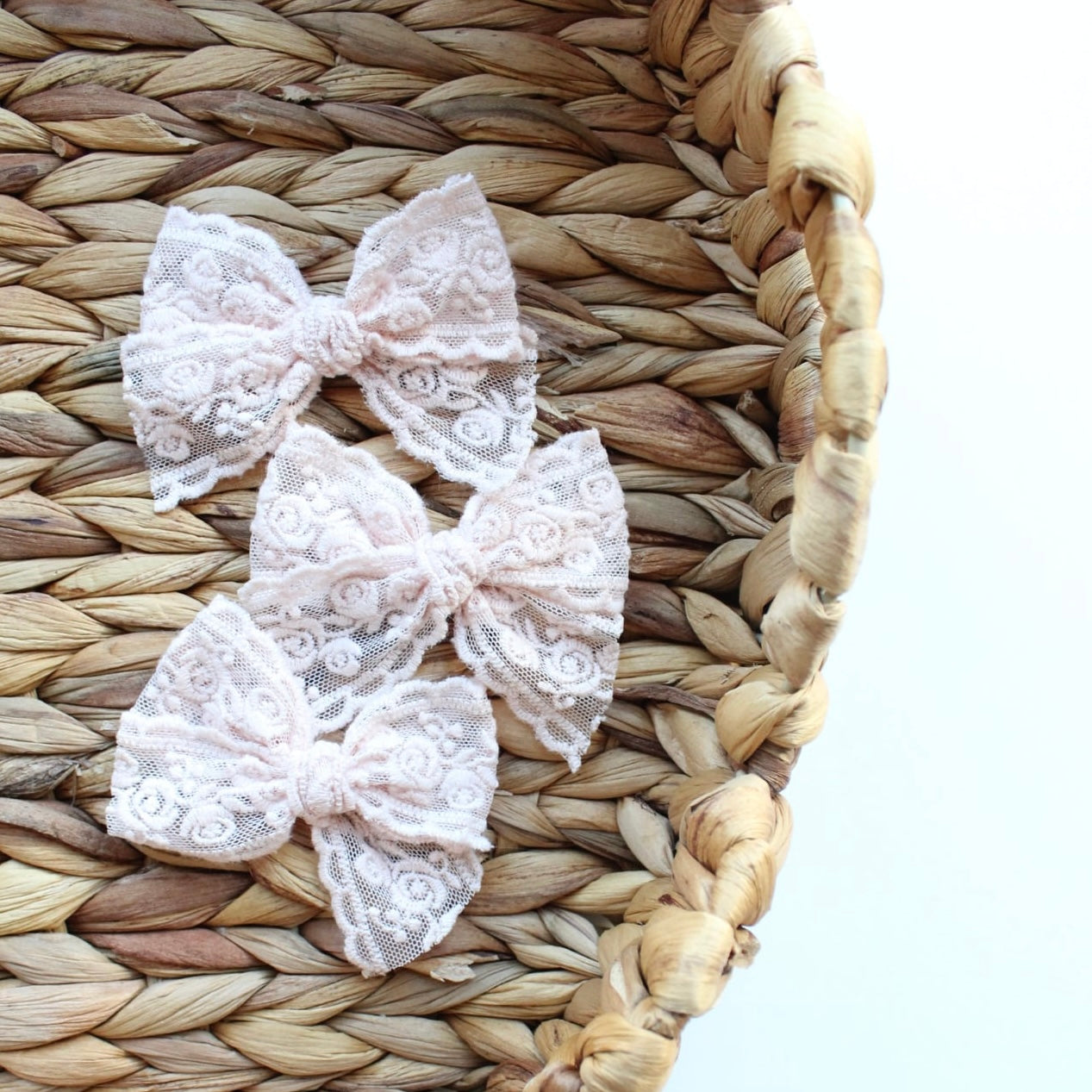 Light pink/light peach Lace bow | Clip or headband