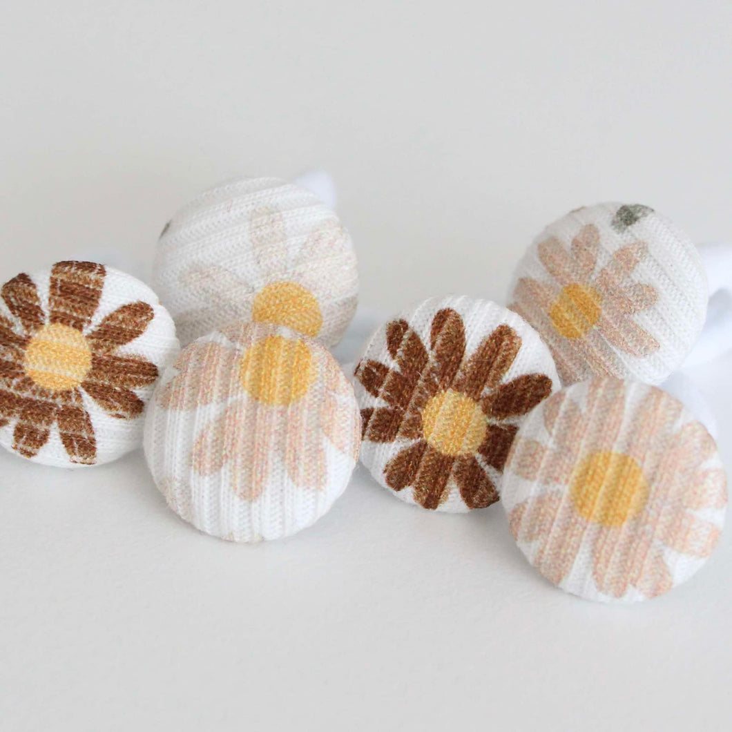 Daisy button bobbles