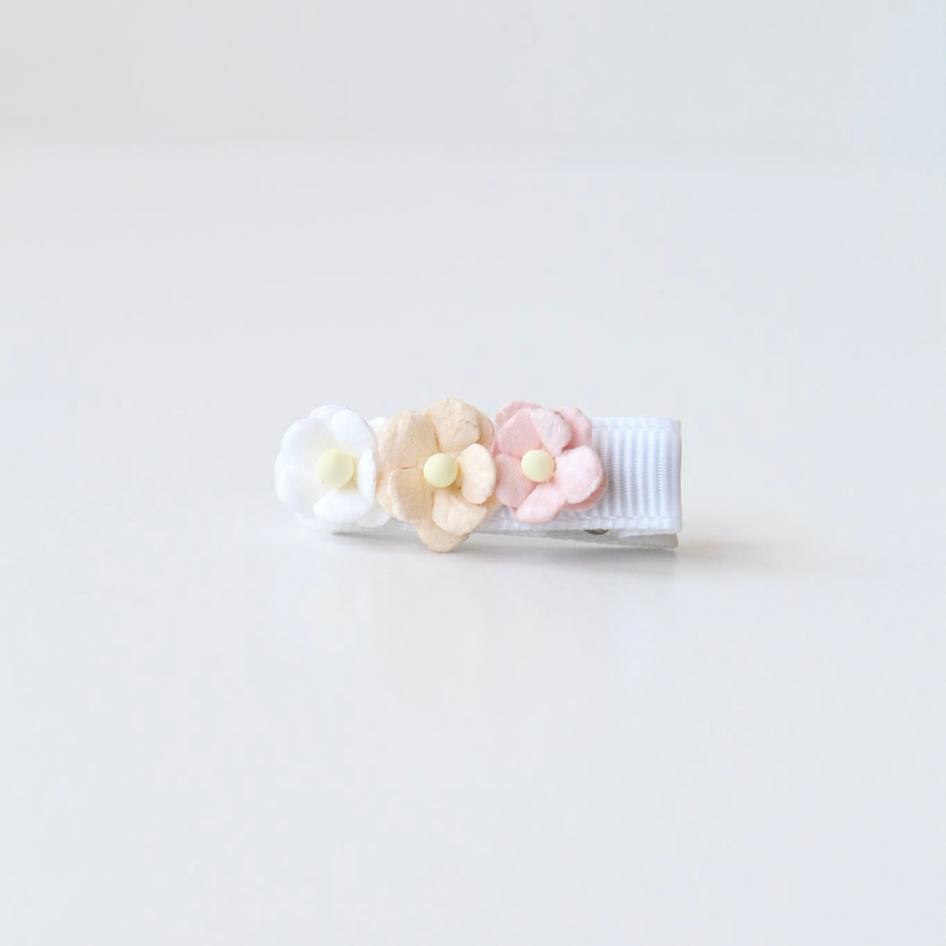 My first flower clip | White, cream & pink