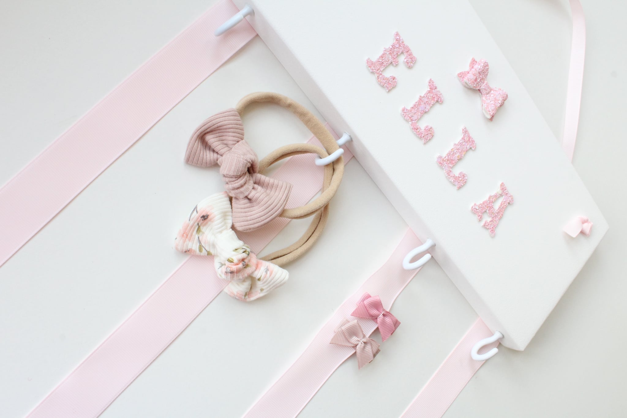 Personalised bow holder - White