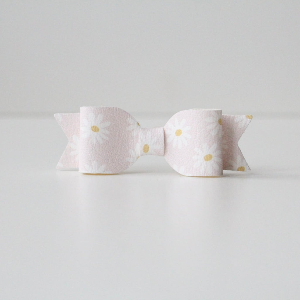 Soft pink daisy small bows