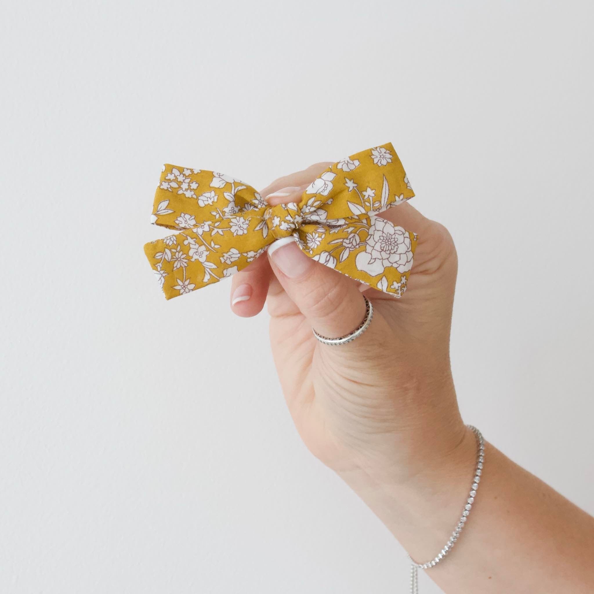 Ensley | Timeless bow | Clip, headband or bobble