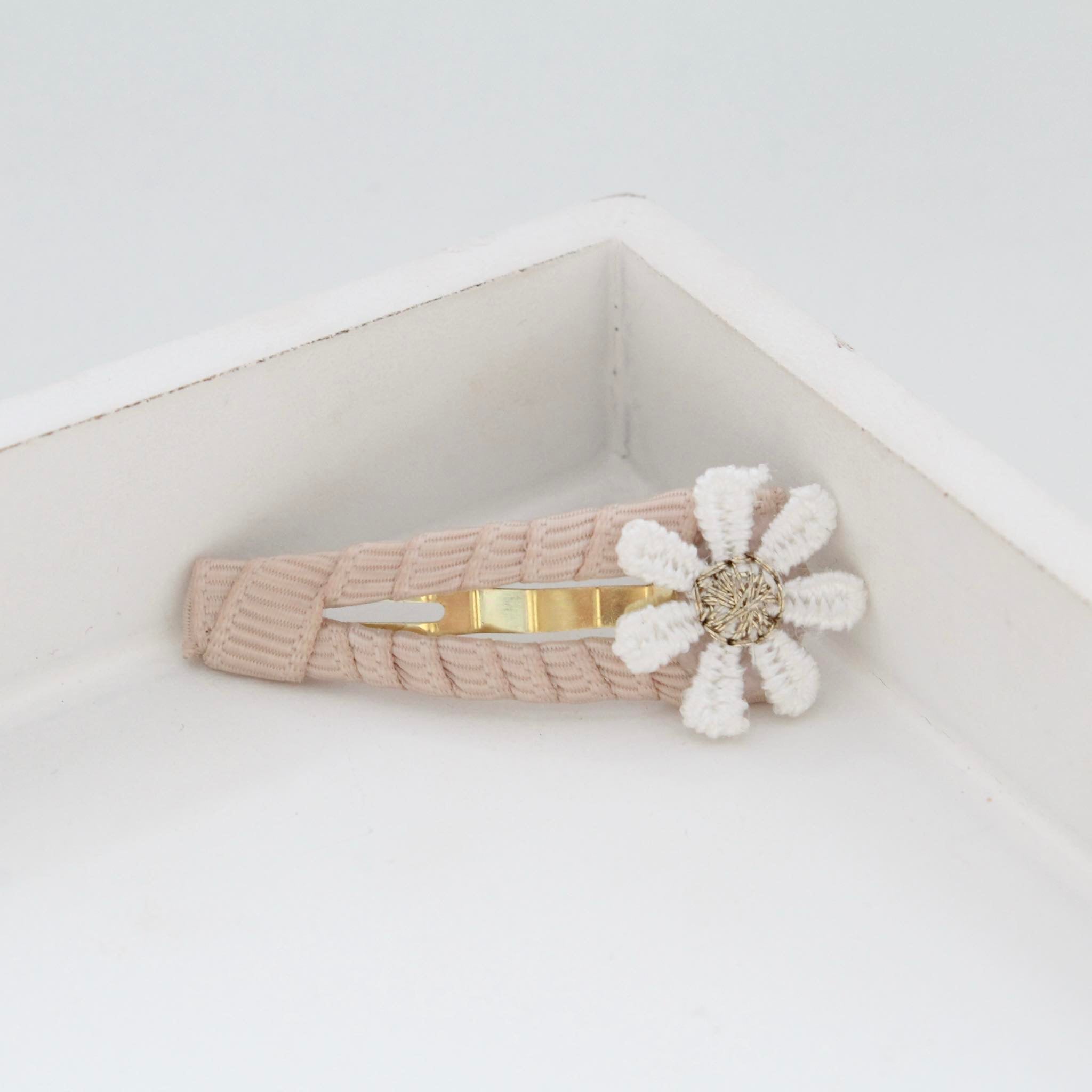 My first delicate flower snappy clips | 6 colours