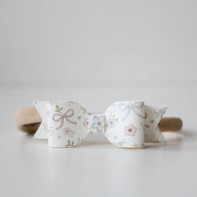 Load image into Gallery viewer, Fairytail floral small bows