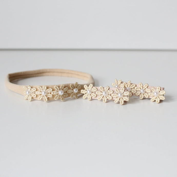 Delicate soft beige daisy & pearl  flowers - Clip or headband