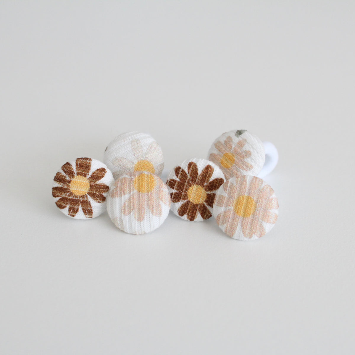 My first daisy button bobbles – TheBowBoutique