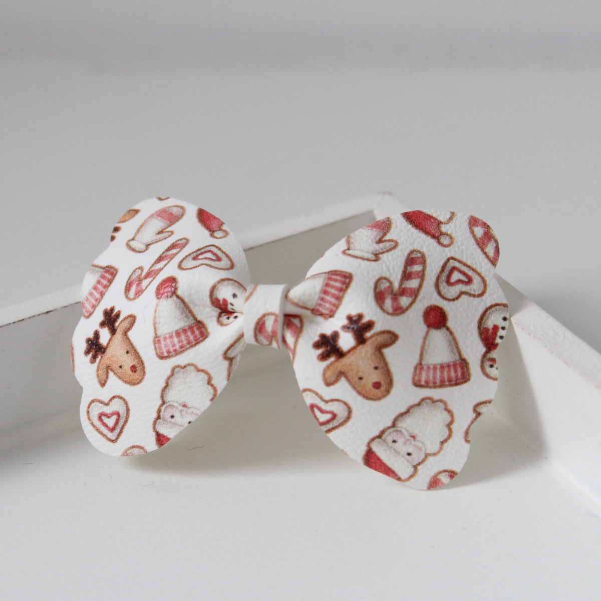 North pole friends scalloped bow | Clip or headband