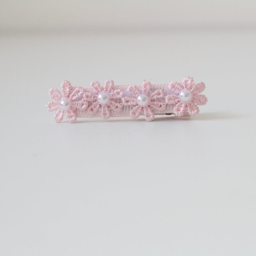 Delicate daisy & pearl  flowers | Clip or headband | 2 Colours