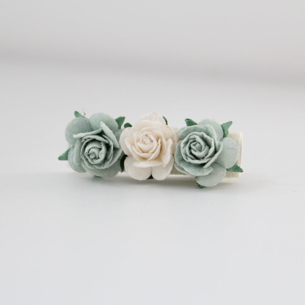 Delicate sage & cream daisy flowers | Clip or headband