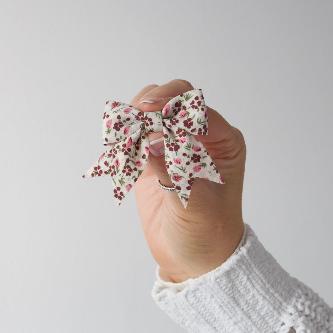 Short tail cream & berry floral bow