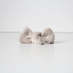 Stone velvet knot bows