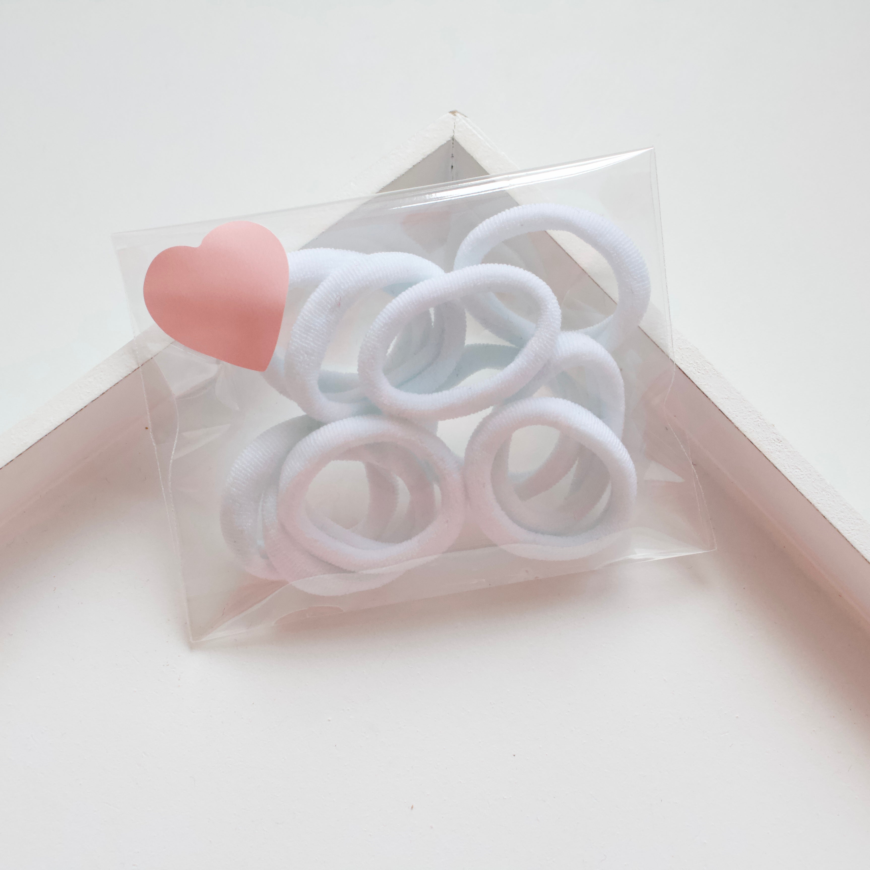 White nylon bobbles x 10 | Standard size
