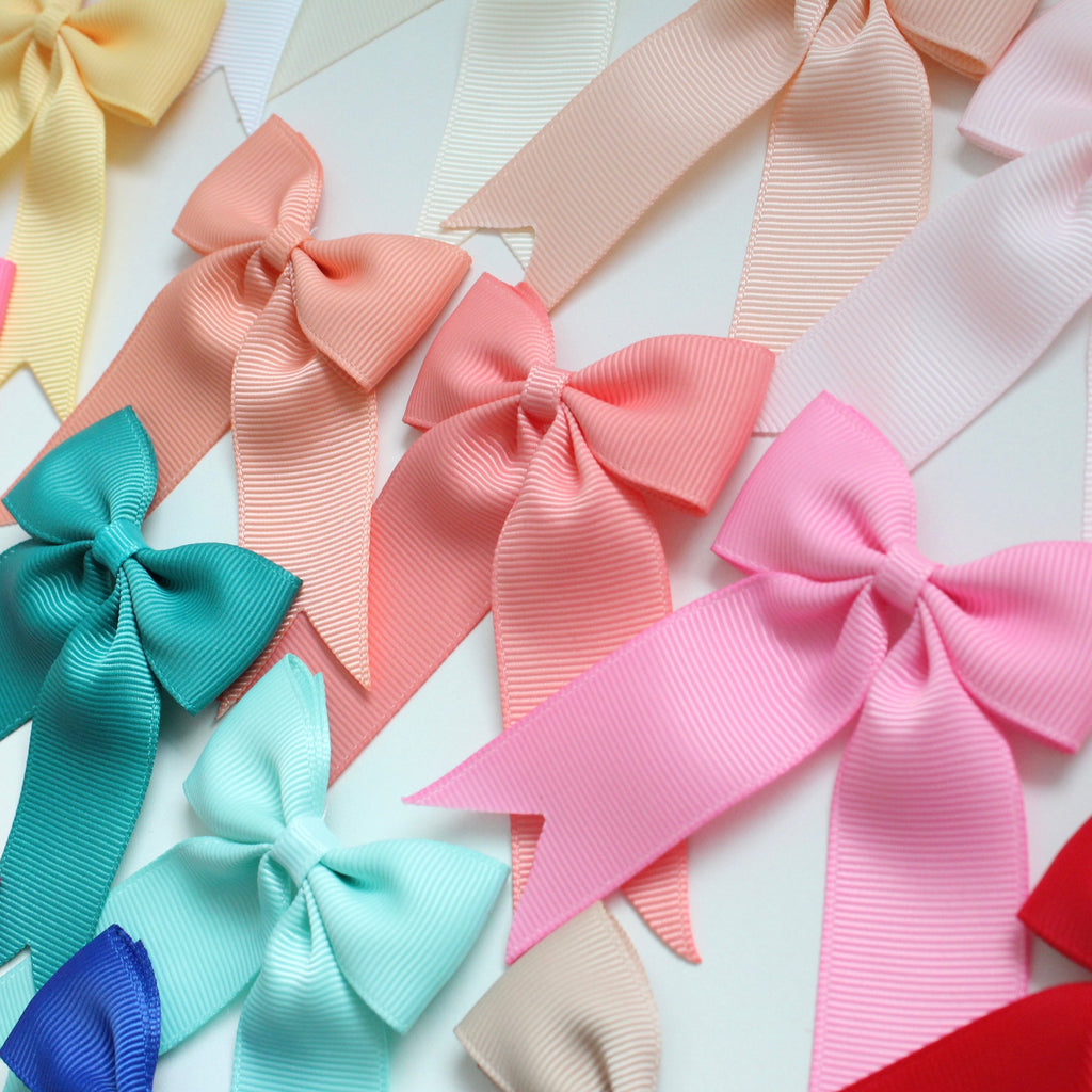 Personalised tail pinch ribbon bows | 33 colours | Clip or bobble