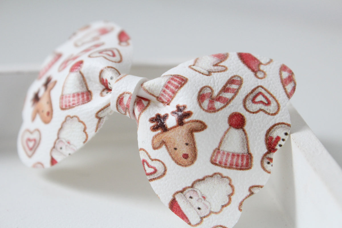 North pole friends scalloped bow | Clip or headband