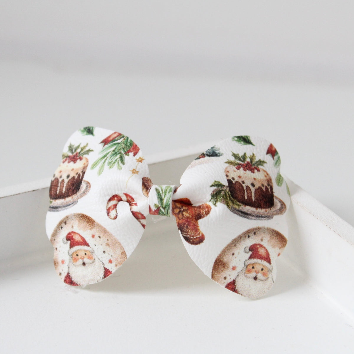Traditional christmas scalloped bow | Clip or headband