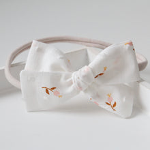 Load image into Gallery viewer, Tulip neutral bows